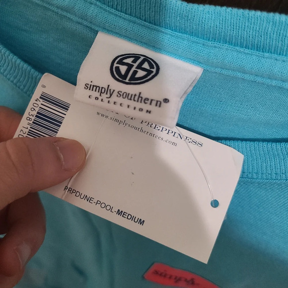 NWT Simply Southern Flip Flops and Dunes T-Shirt 100% Cotton Size Medium - Picture 3 of 6